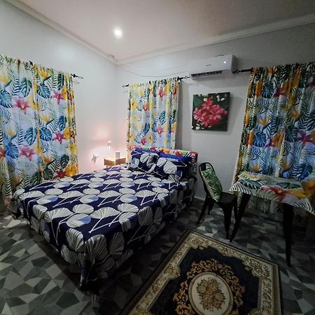Tropical Almond Haven Panzió Suva Kültér fotó
